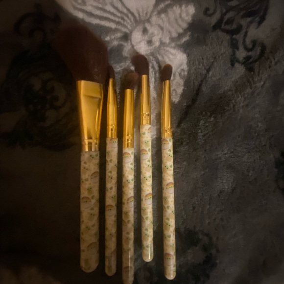 Loungefly Baby Yoda Makeup Brush Set. - Picture 3 of 4
